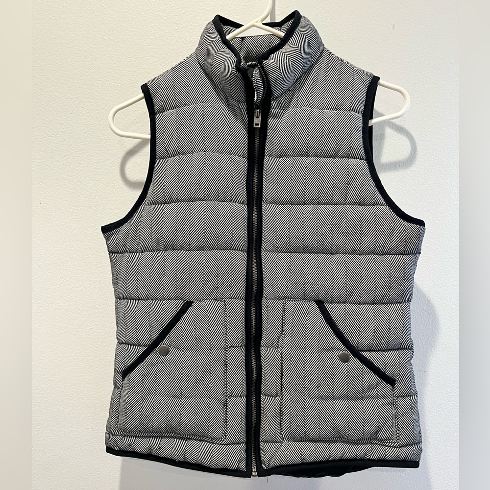 “ A New Day “ Womens Full Zip Quilted Vest Black/White Herringbone Casual Size S